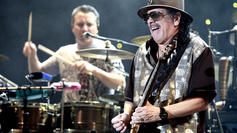 Legenda Woodstocku je zpět. Santana vydává Blessings and Miracles